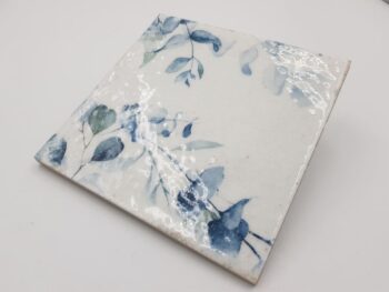 Kafelki motyw roślinny - Harmony Mayolica Woods 15x15 cm. Starzone, błyszczące kafelki do kuchni i łazienki z niebiesko - zielonym motywem roślinnym.