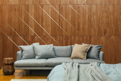 Panele dekoracyjne drewniane - MODI. Panele z drewna i elementów mosiężnych na ścianę do salonu, ściana telewizyjna.