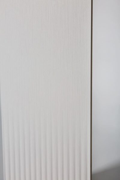 Płytka dekoracyjna, biała - Peronda Harmony MARE WHITE MIX 32x90 cm. Białe płytki ścienne, ozdobne, trójwymiarowe z zanikającymi rowkami.
