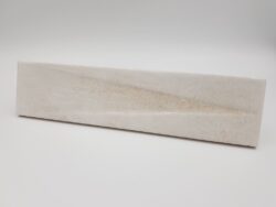 Płytki beżowe z połyskiem, dekor - Peronda Harmony Bari Sand Decor 6×24,6 cm. Kafelki dekoracyjne ścienne z błyszczącą powierzchnią 3D ze śladami przetarcia.
