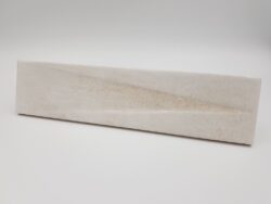 Płytki beżowe - Harmony Bari Sand Decor 6x24,6 cm. Kafelki ścienne z błyszczącą powierzchnią 3D ze śladami przetarcia.