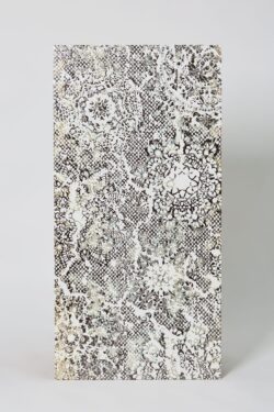 Płytki dekor - APAVISA Metal Inedita white natural 50x100 cm. Biała płytka dekoracyjna na ścianę i podłogę ze wzorem kwiatowym 3D.