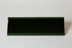 Płytki dekoracyjne, zielone - Peronda Harmony BOW GREEN 15x45cm. Hiszpańskie kafelki dekoracyjne na ścianę, wygięte - przypominające dachówkę z błyszczącą powierzchnią. Do stosowania w kuchni, łazience, salonie.