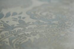 Płytki ozdobne - Absolut Keramika Nusa Decor 80x80. Widok na powierzchnię płytki dekoracyjnej z motywem liściastym - roślinnym.