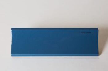 Płytki ozdobne błękitne - Peronda Harmony BOW AZURE/15X45. Płytki dekoracyjne na ścianę w rozmiarze 15x45 cm i kolorze błękitnym. Dekory z wygiętym, przypominającym dachówkę kształcie. Płytki dekoracyjne do łazienki.