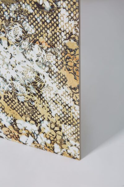 Płytki ozdobne do łazienki - APAVISA Metal Inedita beige natural. Hiszpańska, beżowa płytka dekor na podłogę lub ścianę z trójwymiarowym wzorem.