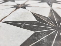 Peronda Fs Star-N 45x45 cm - postarzana fliza z czarnymi gwiazdkami i matową powierzchnią