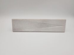 Szary dekor płytki - Harmony BARI SILVER DECOR 6x24,6 cm. Dekor w małym, podłużnym formacie cegiełki z połyskującą powierzchnią 3D.