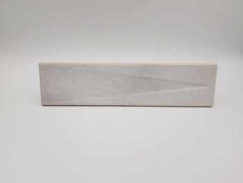 Srebrny dekor płytki - Peronda Harmony BARI SILVER DECOR 6x24,6 cm. Dekor w małym, podłużnym formacie cegiełki z połyskującą powierzchnią 3D.