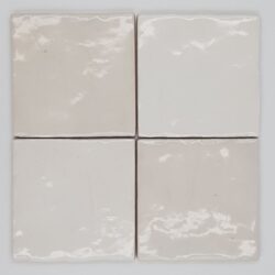 Białe płytki kwadratowe 10x10 - Peronda Harmony Riad white. Hiszpańskie płytki w połysku w wariacji tonalnej V4. Kafelki do łazienki, kuchni.