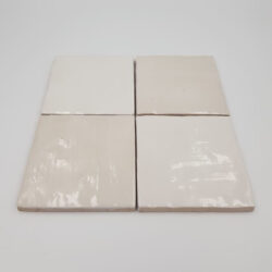 Kafelki białe kwadratowe - Harmony Riad white 10x10 cm. Płytki w połysku na ścianę z nieregularną powierzchnią z efektem rzemieślniczym.