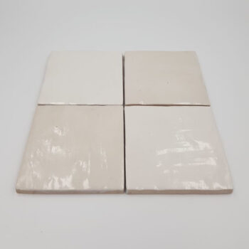 Kafelki białe kwadratowe - Harmony Riad white 10x10 cm. Płytki w połysku na ścianę z nieregularną powierzchnią z efektem rzemieślniczym.