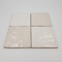 Kafelki białe kwadratowe - Peronda Harmony Riad white 10x10 cm. Płytki w połysku na ścianę z nieregularną powierzchnią z efektem rzemieślniczym.