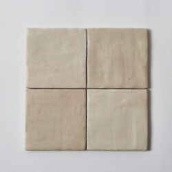Kafelki kwadratowe do kuchni - Peronda Harmony Sahn Sand 10x10 cm Płytki ceramiczne z matową, nierówną powierzchnią na ścianę. Kafelki w różnych odcieniach koloru beżowego - piaskowego.
