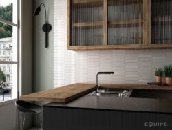 Małe białe płytki kuchenne - Equipe Arrow Pure White 5x25 cm. Hiszpańskie płytki do kuchni na ścianę.