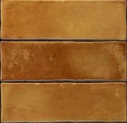 Płytki cegiełki gresowe ciepły cynamonowy brąz błyszczące ESTUDIO Matcha Cinnamon 6x18,5cm. Połyskujące, postarzane małe płytki na ścianę.