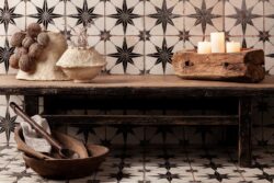 Płytki dekoracyjne do kuchni na ścianę - Peronda FS STAR BLACK LT 45x45cm. Kwadratowe, postarzane płytki ze wzorem w czarne gwiazdki 3D.