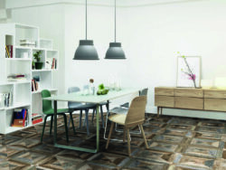 Płytki do kuchni na podłogę drewnopodobne - Absolut Keramika BOURGOGNE 44.7x44.7cm. Gresy z efektem drewna typu patchwork na podłodze w jadalni.