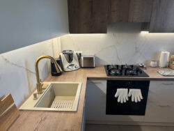 Museum Dual White NT 60x120 - Płytki marmurowe ze złotem w kuchni