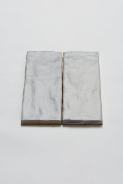 Płytki ścienne szare, matowe - Peronda Harmony SAHN GREY 6,5×20 cm. Hiszpańskie płytki ceramiczne w małym formacie cegiełki, nierektyfikowane z nierówną powierzchnią - efekt rzemieślniczy.
