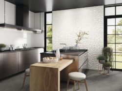 Płytki strukturalne do kuchni - Ape Silk Ole White 40x120 cm. Ścienne, białe płytki 3D na ścianę.