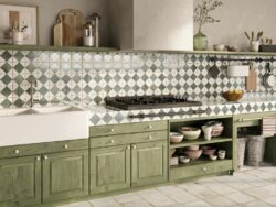 Płytki szachownica kuchnia - Peronda Fs ARLES GREEN LT 33x33 cm. Ściana w kuchni i blat pokryty kafelkami z szachownicą. Kuchnia w starym stylu.