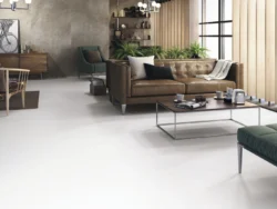 BALDOCER Blanco 120x120 mat - biała płytka gresowa na podłodze w salonie.