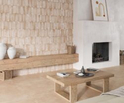 Gres imitujący beton, gliniany na podłodze w salonie - Harmony Meraki Clay NT 90x90