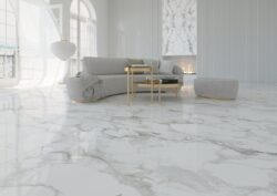 Marmurowa podłoga w salonie - Peronda Museum Haute White 60x120 EP. Hiszpańskie białe płytki z efektem marmuru od Peronda Museum.