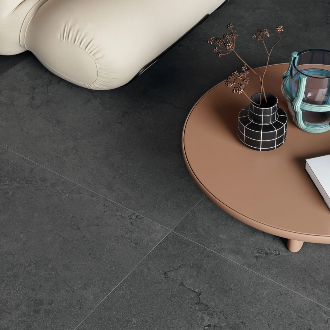 Płytka La Faenza Algarve Dark Grey 120x120 – ciemny gres jak kamień na podłodze