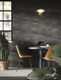 Płytki ceglane antracytowema ścianie w slaonie - Marca Corona Miniature Fornace Nero Fumo 6x24cm J407