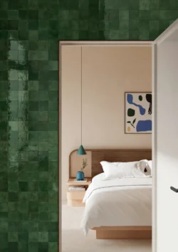 Płytki kwadratowe, zielone na ścianie - Marazzi Lume Green 10x10cm MQ7W