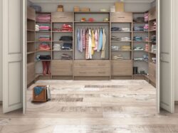 Płytki podłogowe, drewnopodobne, jasne - Absolut Keramika Palau light 15x90 cm. Kafelki hiszpańskie w jasnych odcieniach na podłodze.