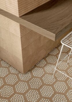 Płytki ścienne, strukturalne - Marca Corona Terracreta RILIEVO CHAMOTTE 20x20 cm. Kafelki 3d z rowkami w kolorze glinianym.