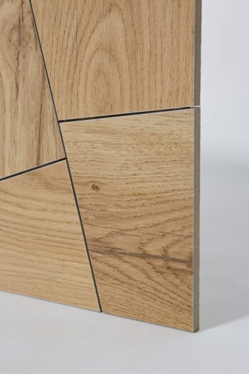 Dekoracyjne płytki imitujące drewno - D.GROW HONEY TANGRAM SP/30X30. jasne płytki dekoracyjne, składające się z różnych kawałków drewnopodobnych.