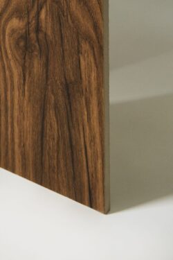 Hiszpańskie płytki drewnopodobne - Museum Grow Porto SP/24X151/R