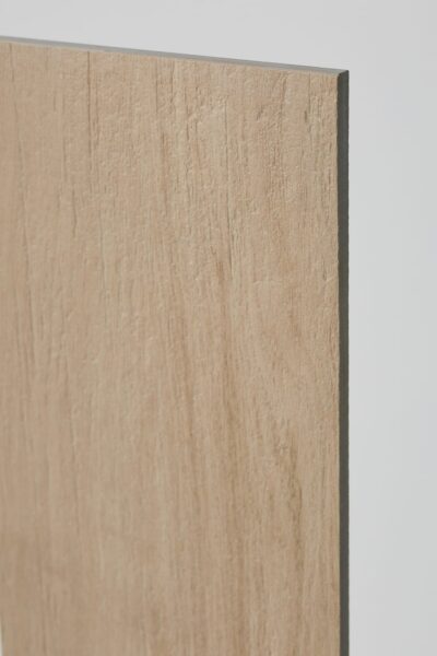 Kafle ala drewno - SANT’AGOSTINO Primewood natural 120×20. Płytka gresowa, imitująca drewno w podłużnym formacie 120x20 cm na podłogę lub ścianę.