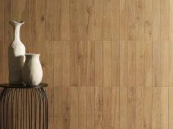 Małe płytki gresowe drewnopodobne jasne na ścianie - Emil Playwood Playwood Pure Oak 5,3x30 EN4E