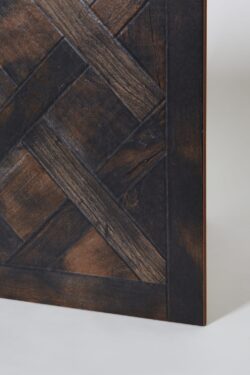 Płytki ciemne drewno - Peronda FS FOREST BLACK 45x45 cm. Hiszpańskie płytki imitujące ciemne, przecierane, spalone drewno z intarsją w postaci parkietu wersalskiego.