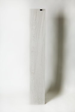 Płytki drewnopodobne białe - Peronda Museum Grow White SP/24X151/R. Płytki podłogowe, imitujące drewno w formacie 24x151cm z powierzchnią pokrytą żłobieniami.