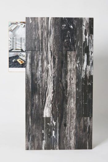 Płytki drewnopodobne czarne z białymi przetarciami - ABSOLUT PALAU black 15x90cm. Płytki retro imitujące drewno na podłogę lub ścianę od hiszpańskiego producenta Absolut Keramika.