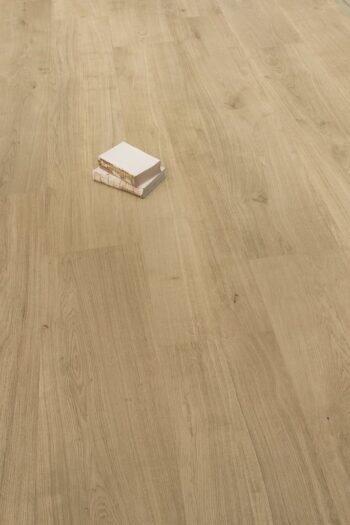 Płytki imitujące panele - SANT’AGOSTINO Primewood natural 120x20 cm. Jansy gres drewnopodobny, podłogowy do salonu lub kuchni.