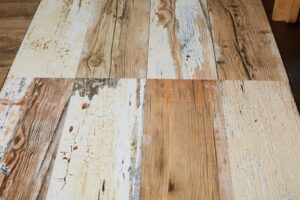 Płytki postarzane drewno - Peronda UNIQUE 19,5X121,5 R. Kolorowe płytki imitujące malowane drewno. Widoczne popękania i ślady użytkowania,