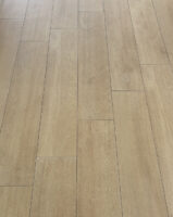 Podłoga z gresami drewnopodobnymi Vitacer AMBERLY NATURAL 23x120