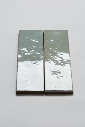 Miętowe kafelki - Equipe Tribeca Seaglass Mint 6 x 24,6 cm. Płytki cegiełki na ścianę z nieregularna powierzchnią w połysku.