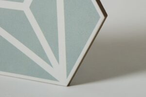 Kafelki miętowe heksagon - Peronda Harmony Varadero Mint 19,8×22,8 cm. Kafelki w pastelowym, miętowym kolorze na podłogę lub ścianę z białym wzorem. Płytki matowe.