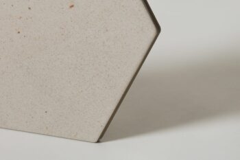 Płytka heksagon - Peronda Harmony Niza Taupe hexa 21,5x25cm. Szaro - beżowa płytka na podłogę i ścianę o wyglądzie cementu - betonu.