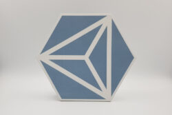 Płytki heksagonalne, niebieskie - Peronda Harmony Varadero 19,8x22,8 cm. Błękitne płytki na ścianę z białym wzorem geometrycznym.