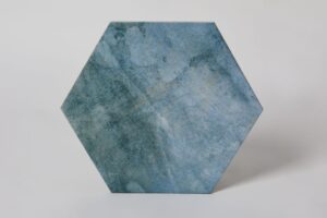 Płytki heksagony - Oasis Aquamarine 28,5x33 cm. Kafelki bazowe na podłogę i ścianę w niebiesko – zielonych odcieniach.