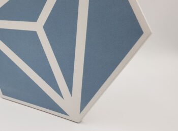Płytki wzór heksagonalny, niebieskie - Peronda Harmony Varadero 19,8x22,8 cm. Błękitne płytki heksagon z białym wzorem geometrycznym.